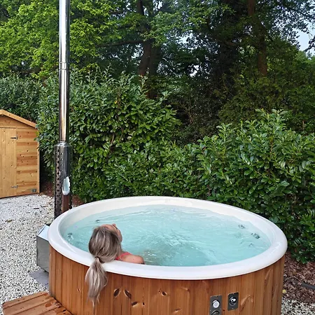 Шале Cozy Veluwe Met Hottub Пюттен