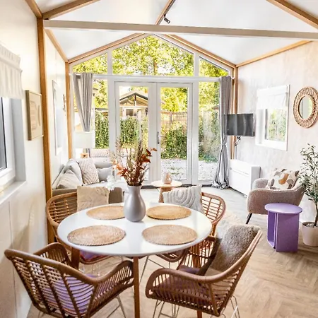 Cozy Veluwe Met Hottub Chalet *